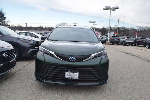 2024 Toyota Sienna LE