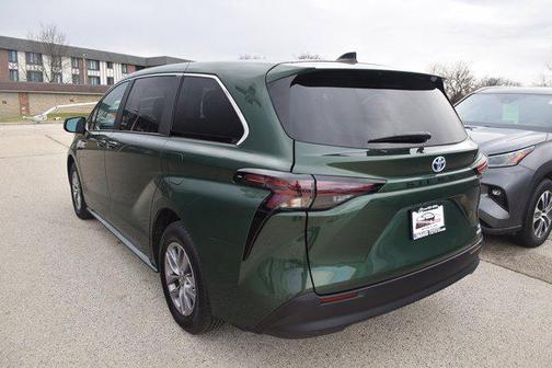 2024 Toyota Sienna LE