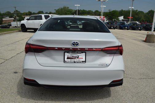 2022 Toyota Avalon Hybrid XLE Plus