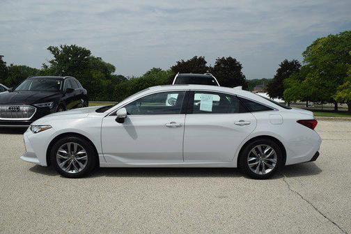 2022 Toyota Avalon Hybrid XLE Plus