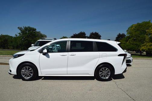 2024 Toyota Sienna LE