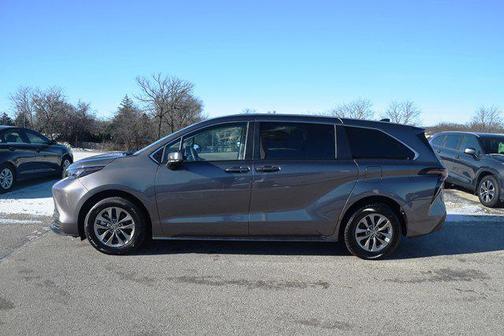 2024 Toyota Sienna LE