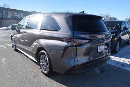 2024 Toyota Sienna LE