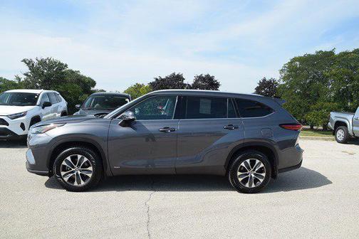 2022 Toyota Highlander Hybrid XLE