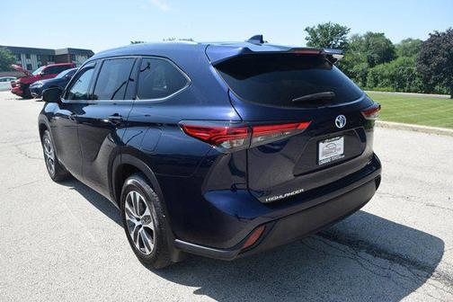 Gray 2021 Toyota Highlander Hybrid XLE