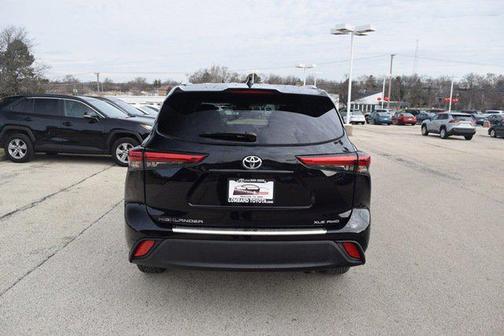 Magnetic Gray Metallic 2023 Toyota Highlander XLE