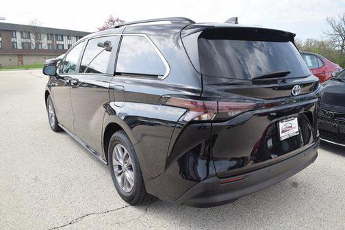 2023 Toyota Sienna XLE 8 Passenger