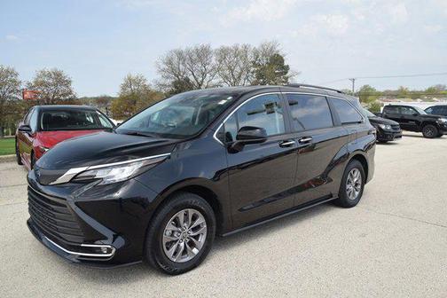 2023 Toyota Sienna XLE 8 Passenger