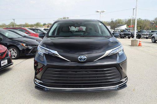 2023 Toyota Sienna XLE 8 Passenger