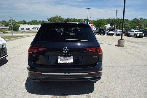 Deep Black 2024 Volkswagen Tiguan 2.0T SE 4MOTION
