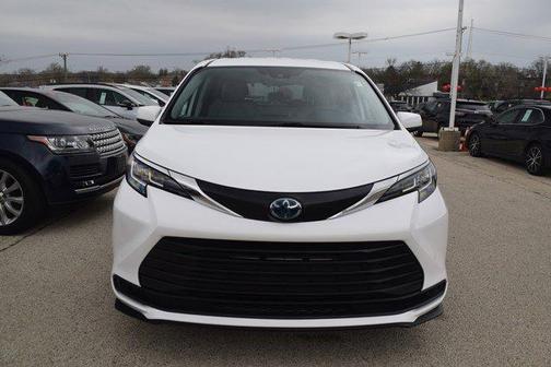 2022 Toyota Sienna LE