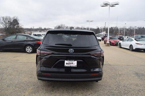 2024 Toyota Sienna LE
