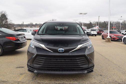 2024 Toyota Sienna LE