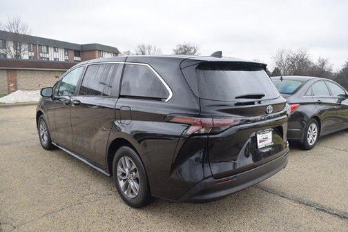 2024 Toyota Sienna LE