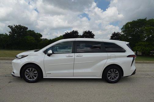 2021 Toyota Sienna XLE 7 Passenger