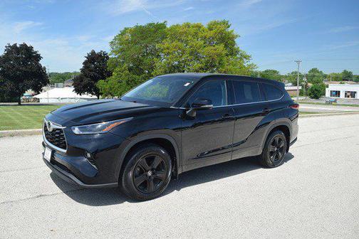 Midnight Black Metallic 2021 Toyota Highlander LE