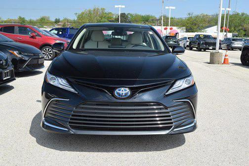 2022 Toyota Camry Hybrid XLE