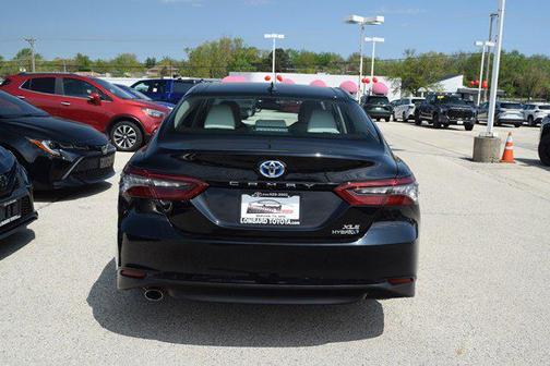 2022 Toyota Camry Hybrid XLE