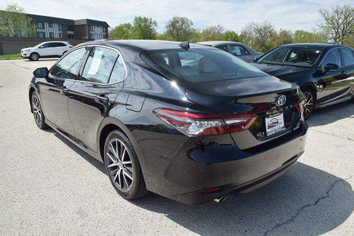 2022 Toyota Camry Hybrid XLE