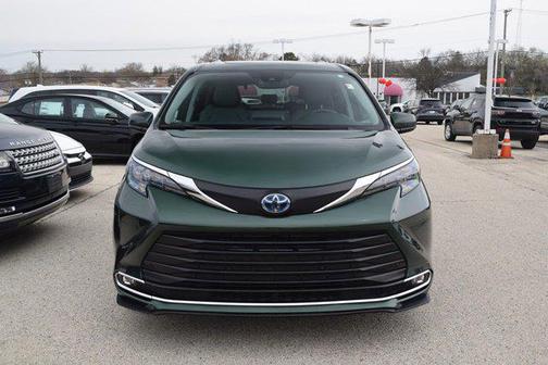 2024 Toyota Sienna XLE 8 Passenger