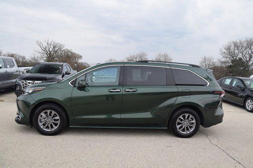 2024 Toyota Sienna XLE 8 Passenger