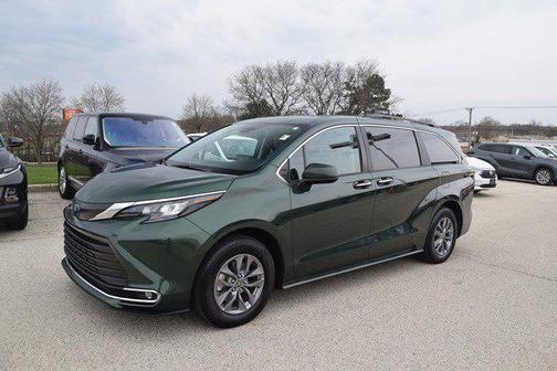 2024 Toyota Sienna XLE 8 Passenger