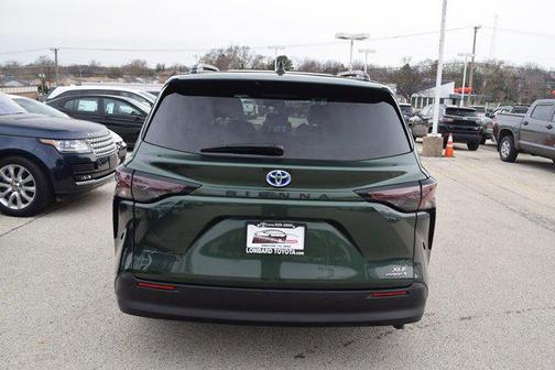 2024 Toyota Sienna XLE 8 Passenger