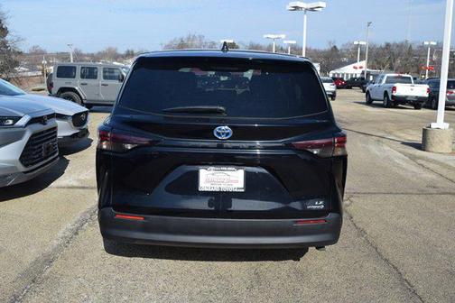 2024 Toyota Sienna LE