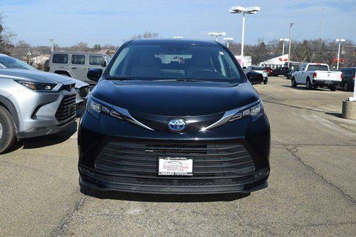 2024 Toyota Sienna LE