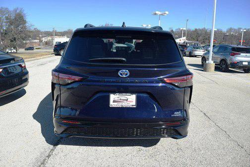 2023 Toyota Sienna XSE 7 Passenger
