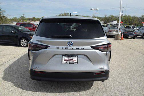 2024 Toyota Sienna LE