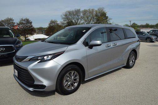 2024 Toyota Sienna LE