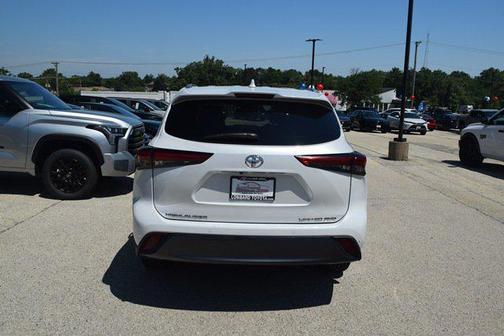 Pearl 2023 Toyota Highlander Limited