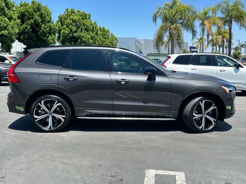 2022 Volvo XC60 Recharge Plug-In Hybrid T8 eAWD PHEV R-Design