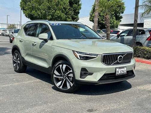 2024 Volvo XC40 B5 AWD Ultimate Bright Theme