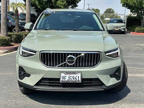 2024 Volvo XC40 B5 AWD Ultimate Bright Theme