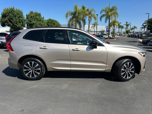 2025 Volvo XC60 B5 AWD Core