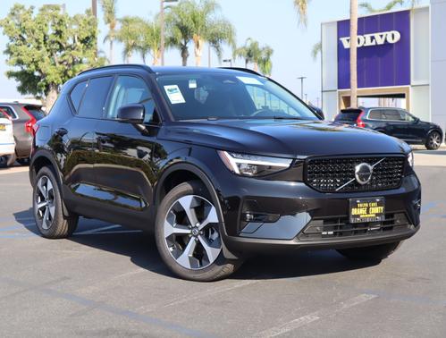 2025 Volvo XC40 B5 Plus Dark Theme