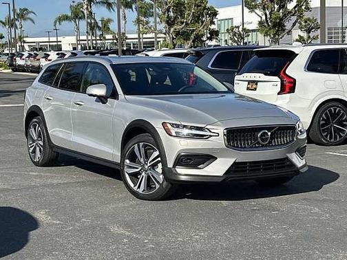 2025 Volvo V60 Cross Country Plus
