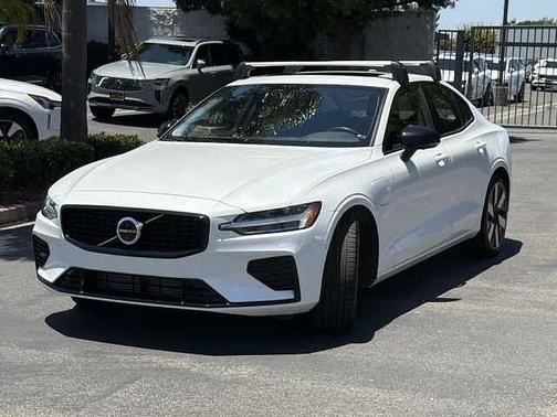 Crystal White 2024 Volvo S60 Plus