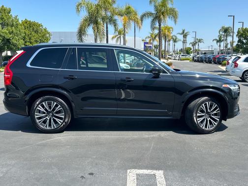 2022 Volvo XC90 T6 AWD Momentum 7P