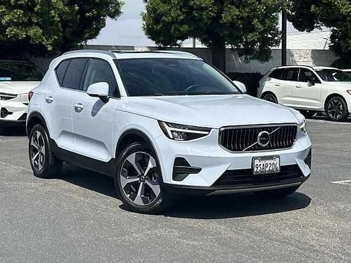 Cloud Blue 2025 Volvo XC40 Core