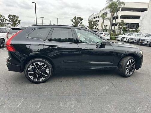 2026 Volvo XC60 Plus