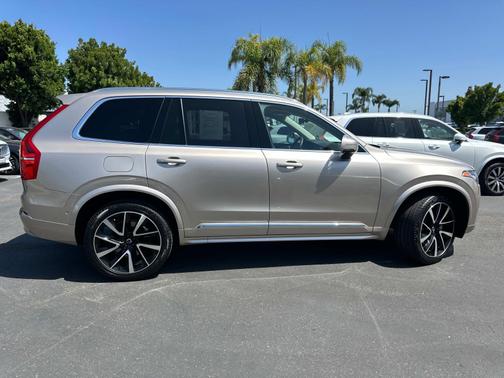 2025 Volvo XC90 B5 AWD Plus 7-Seater