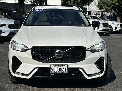 2023 Volvo XC60 B5 FWD Ultimate Dark Theme