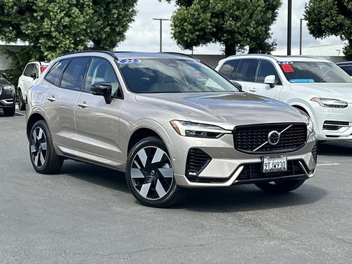 2025 Volvo XC60 Plug-In Hybrid T8 AWD Plus