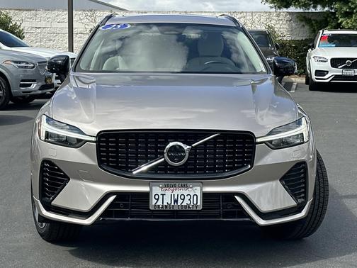 2025 Volvo XC60 Plug-In Hybrid T8 AWD Plus