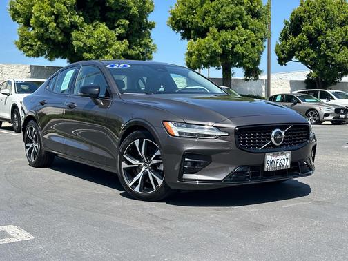 2025 Volvo S60 B5 FWD Core
