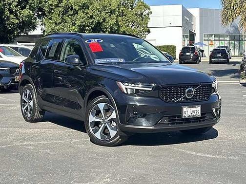 2025 Volvo XC40 Plus