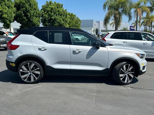 2022 Volvo XC40 Recharge Pure Electric P8 eAWD Twin Plus